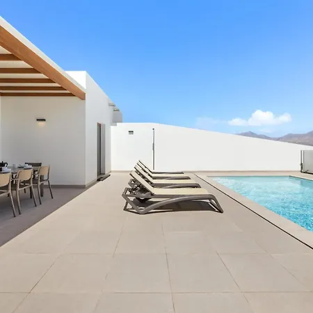 Altos Blanca 8a By Escape * Playa Blanca (Lanzarote)